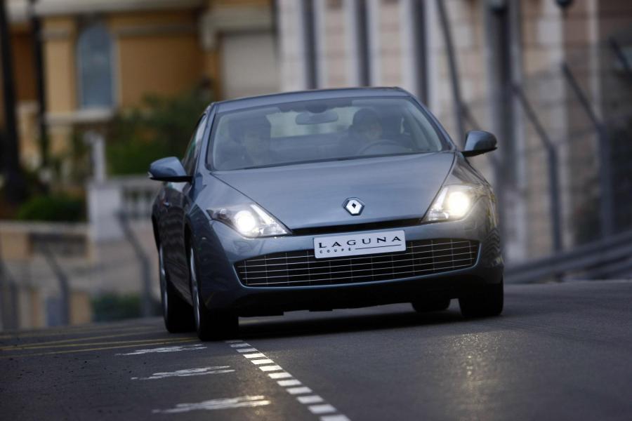  Renault Laguna Coupe 2008 года  (фото 34 из 53)